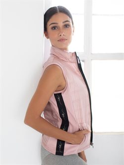 Rosafarvet vest fra Intermezzo