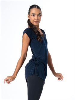 Sort dansebluse med krydsdesign fra Intermzzo